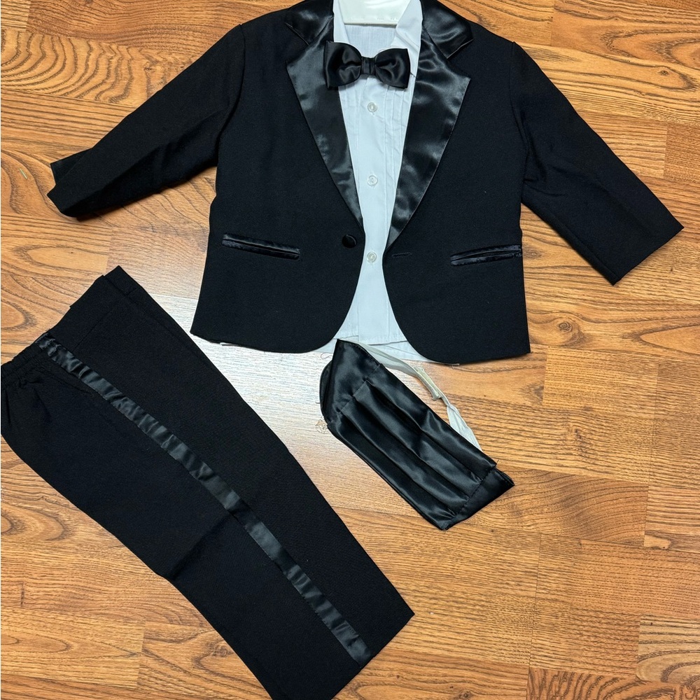 Toddler 5-piece tuxedo (2T)